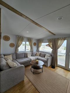 Jurassic Bliss - stylish static caravan with partial sea view at Durdle Door - Wareham - 6