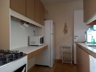 2 Bedroom Apartment - One Block from the Beach - 8