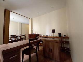 2 Bedroom Apartment - One Block from the Beach - 6