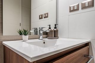 Modern & Fully Equipped Apt Next to Metro - 1