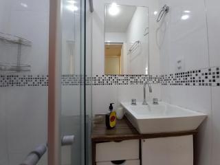 2 Bedroom Apartment - One Block from the Beach - 1