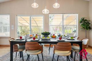 The Rose Garden Estate with Swim Spa - an Irvie Home - 7