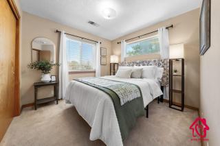 The Rose Garden Estate with Swim Spa - an Irvie Home - 4