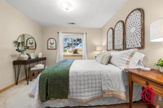 The Rose Garden Estate with Swim Spa - an Irvie Home - 5