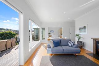 Spacious Sunny Family Home in Akaroa - Akaroa - 0