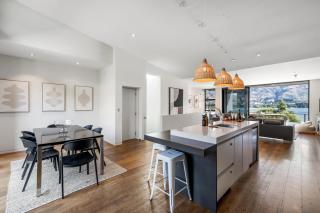 Lakefront View Apartment with Sauna - Wanaka - 3