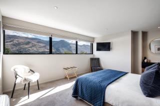 Lakefront View Apartment with Sauna - Wanaka - 2