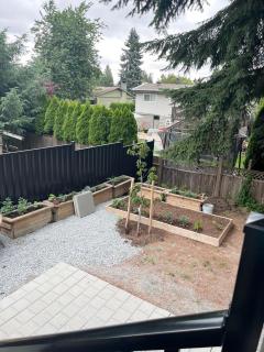 Bird Nest Suites - Surrey - 4