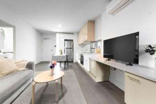 Chic 1BR City Escape W Pool & Gym - Melbourne - 5