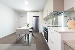 Chic 1BR City Escape W Pool & Gym - 1
