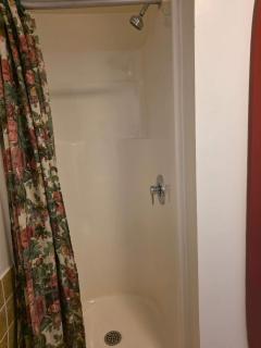 Hunts Point Rustic Coastal Retreat with King Bed - Summerville Centre - 6