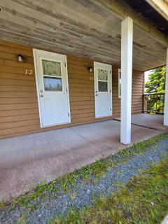 Hunts Point Rustic Coastal Retreat with King Bed - Summerville Centre - 5