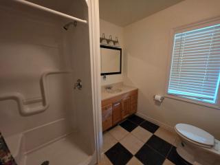 Hunts Point Rustic Coastal Retreat with King Bed - Summerville Centre - 3