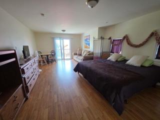 Hunts Point Rustic Coastal Retreat with King Bed - Summerville Centre - 2