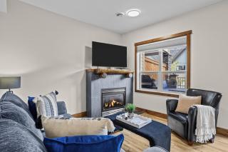 Peaks and Patio 3 Bedroom managed by Little Sister Getaways - Canmore - 1