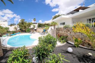 Wonderful Puerto Del Carmen Villa Central Location Villa Cilla Sea Views Large Pool Area Lanzarote - Tías - 1