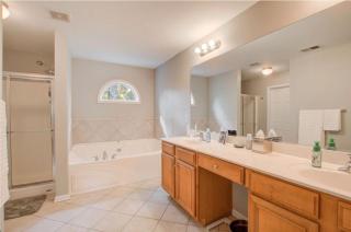 Spacious 4BR Villa Getaway near Atlanta - 1