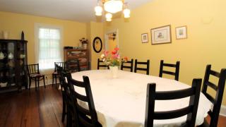 Cottage At 37 Jackson - 1