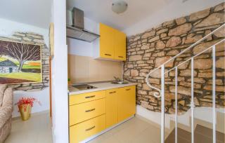 1 Bedroom Awesome Home In Bale - 7