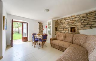 1 Bedroom Awesome Home In Bale - Krmed - 8