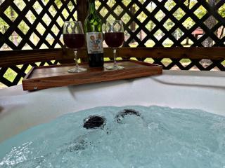 Casino Close Hot Tub-Firepit-BBQ 2-acres Sleeps 6 - Broken Bow - 5