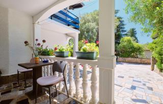 Cozy Apartment In Mali Losinj - 9