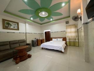 Gems Hotel 2 - - 0