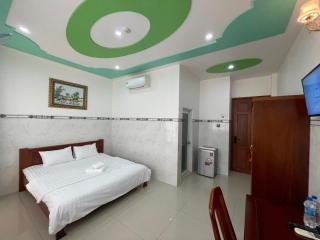 Gems Hotel 2 - - 2