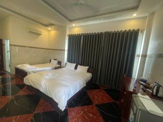 Gems Hotel 2 - - 1