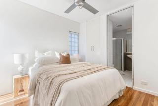 Sunny Beachside Top Floor with Parking - 6