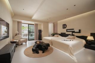 Send Rain Hotel - - 9