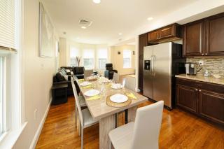 988 - 2 4BR Boston Cozy Getaway near Geneva Cliffs - 8