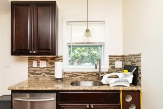 988 - 2 4BR Boston Cozy Getaway near Geneva Cliffs - 6