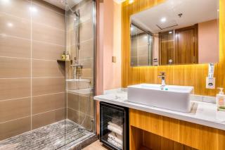 Wutong Negative Oxygen Ion Hotel - Harbin - 2