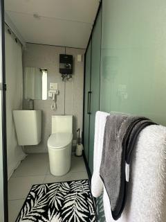 Flatonia Glamping Retreat - Musk Tiny House - Unique Container Cabin - Flatonia - 5