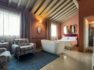 Historic Villa Overlooking Cortona Vineyards - 7