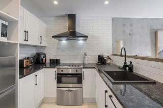The Arthouse Apartment - 7