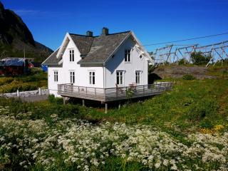 Å i Lofoten, familievennlig hus i idylliske omgivelser - 0
