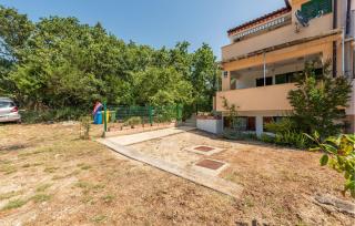 Stunning Apartment In Potocnica - Borovići - 4