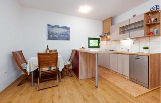 Stunning Apartment In Potocnica - Borovići - 7
