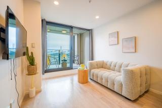 Modern 2 Bedroom Apartment with City Convenience - 0