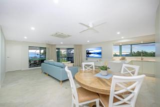 Beachfront Apartment The Strand - North Ward - 4