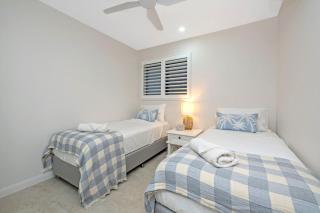 Beachfront Apartment The Strand - North Ward - 3