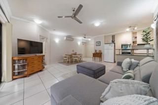 Near Beach 2 BR unit The Strand - North Ward - 7