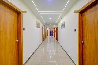 FabHotel Royal Manor - At Kalawad Road - Rajkot - 4
