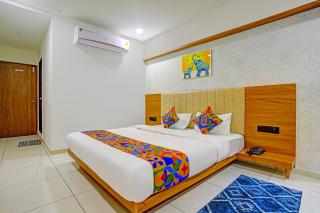FabHotel Royal Manor - At Kalawad Road - Rajkot - 6