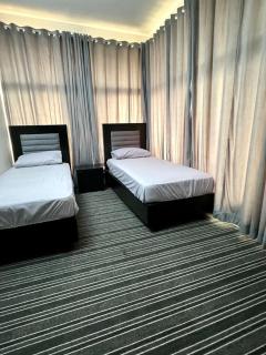 Grand Manor House - 4