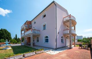4 Bedroom Lovely Apartment In Pula - Pula - 2