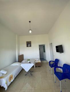 Albert Guest House - Borsh - 1