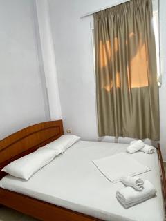 Albert Guest House - Borsh - 9